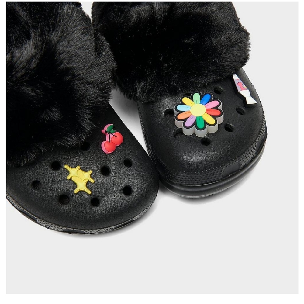 Crocs - Picture 13 of 17